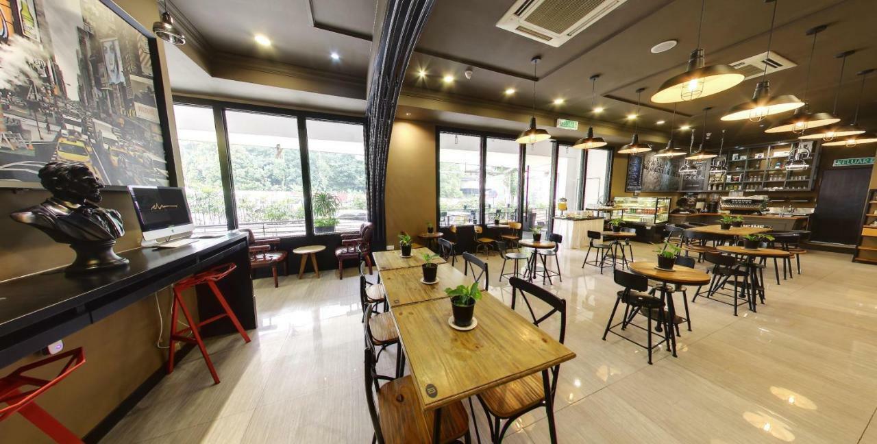 Manhattan Business Hotel Damansara Perdana Petaling Jaya Esterno foto